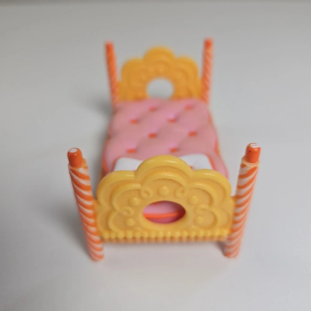 Lalaloopsy Sew Cute Doll Bed, Pink Orange Doll Bed 2009 MGA Entertainment